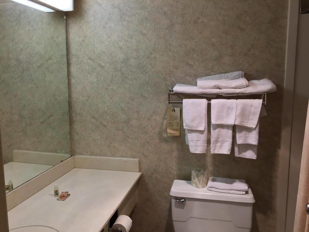 Mayfair Inn Williamston Extérieur photo