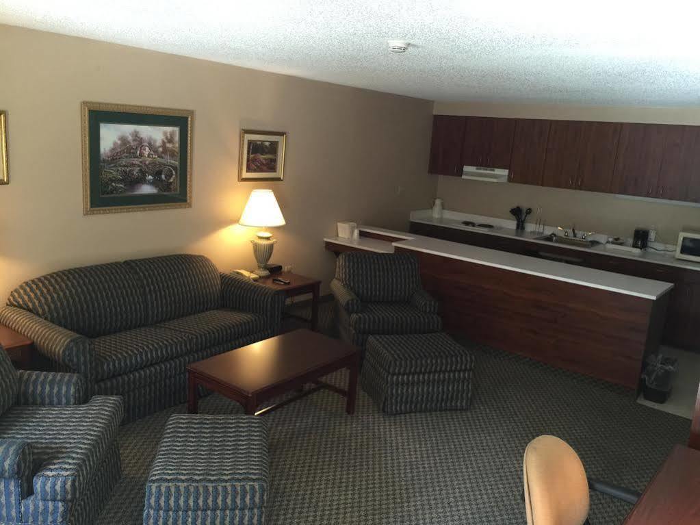 Mayfair Inn Williamston Extérieur photo