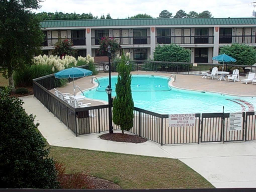 Mayfair Inn Williamston Extérieur photo